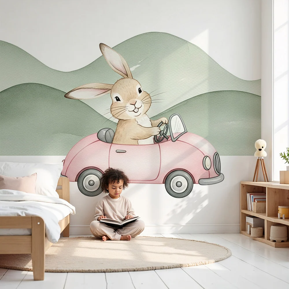 Babyzimmer Tapete | Fröhlicher Hase im rosa Auto