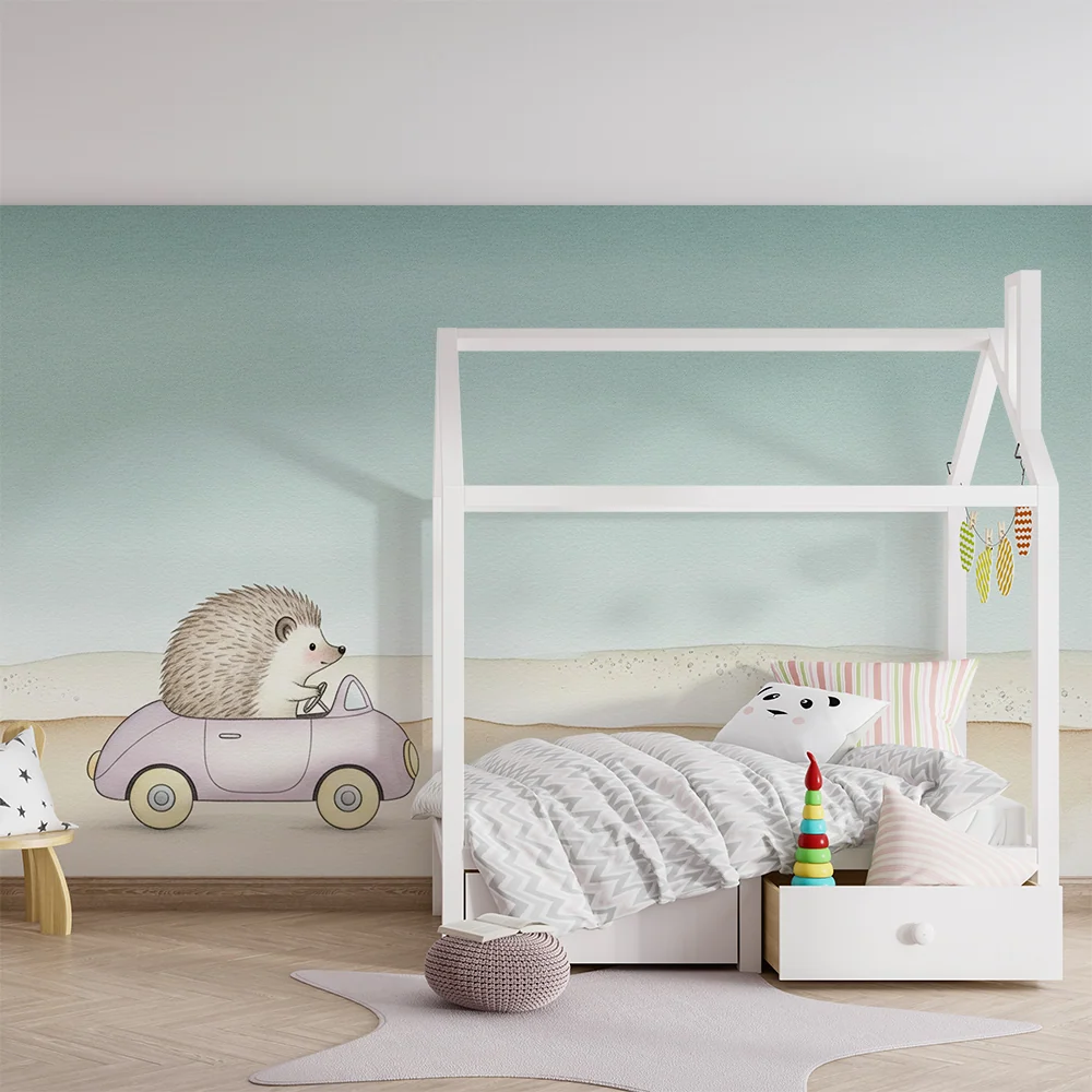 Babyzimmer Tapete | Niedlicher Igel im Auto