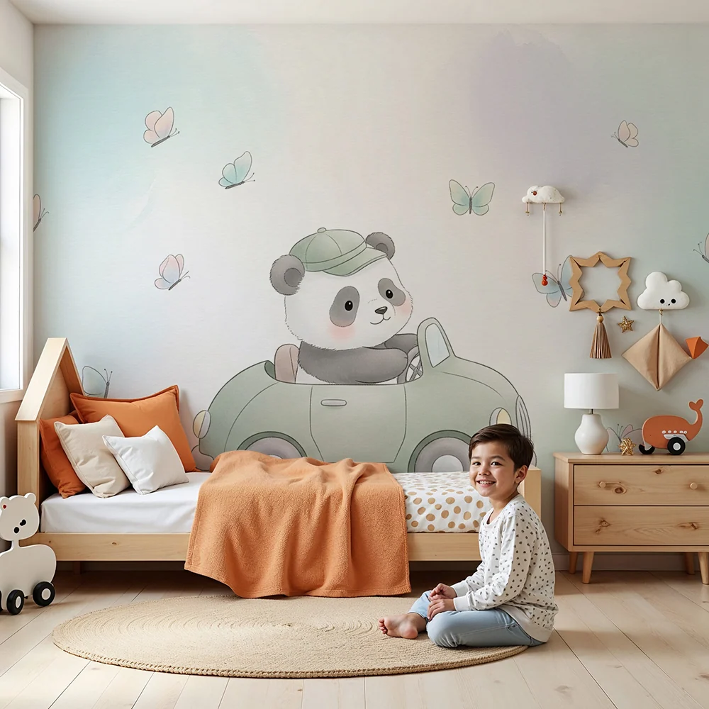 Babyzimmer Tapete | Niedlicher Panda im Auto mit Schmetterlingen