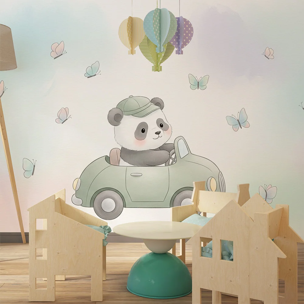 Babyzimmer Tapete | Niedlicher Panda im Auto mit Schmetterlingen