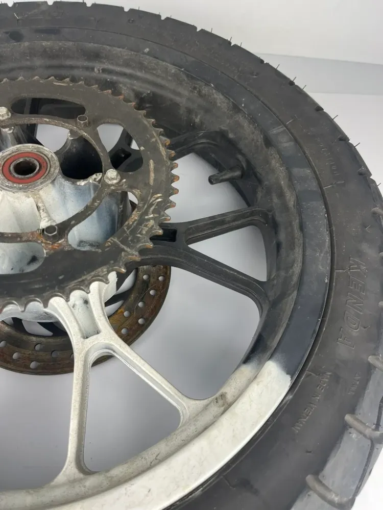 hintere Gussfelge mit Reifen, Derbi/Aprilia/Gilera ab 2011, 130/70-17, 15mm Achsdurchmesser