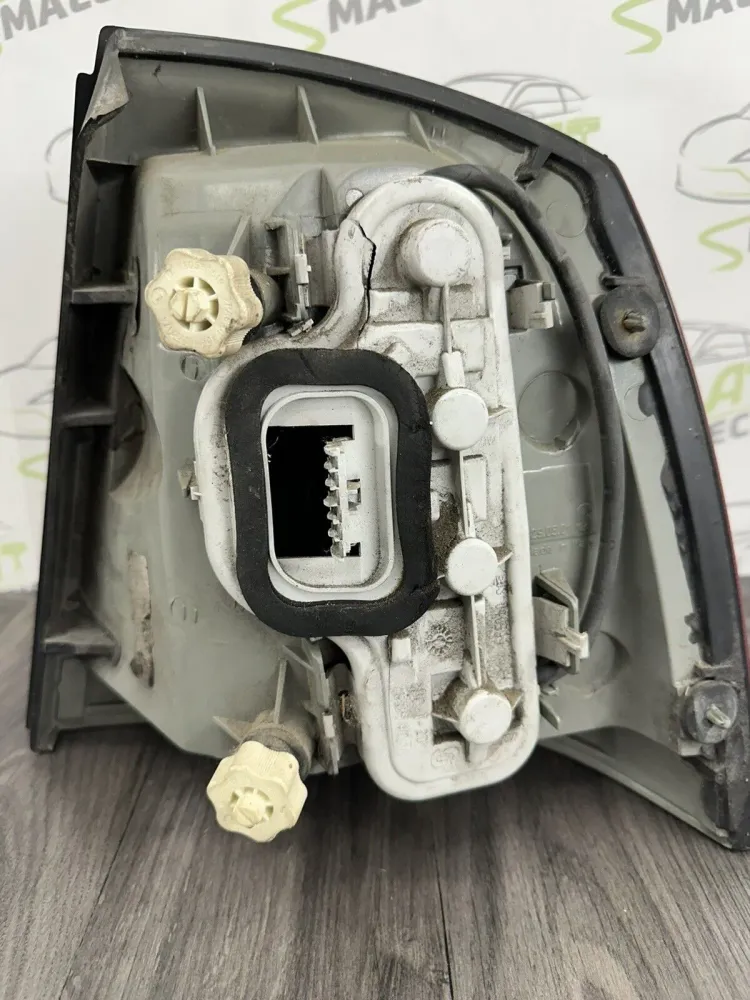 Rücklicht Heckleuchte Links Opel Astra H Limousine 90521542