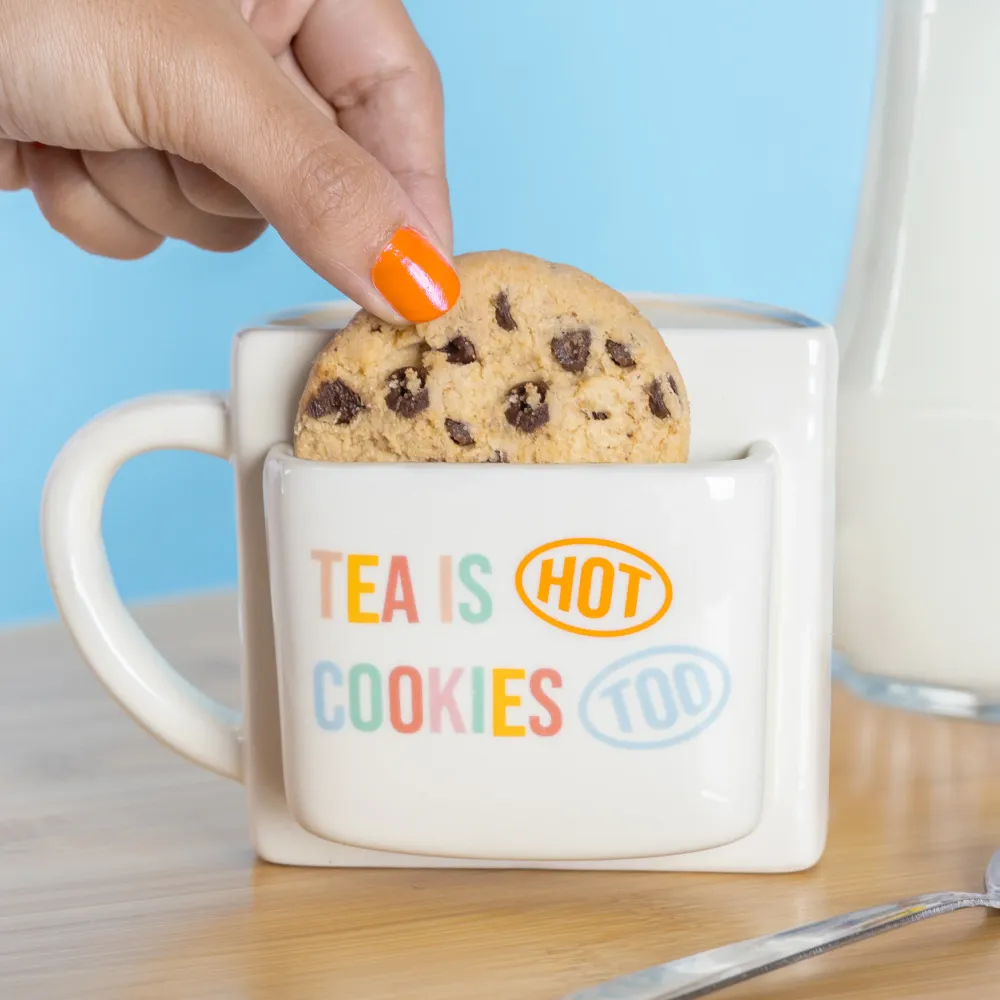 Tasse mit Tasche „Tea is hot cookies too“