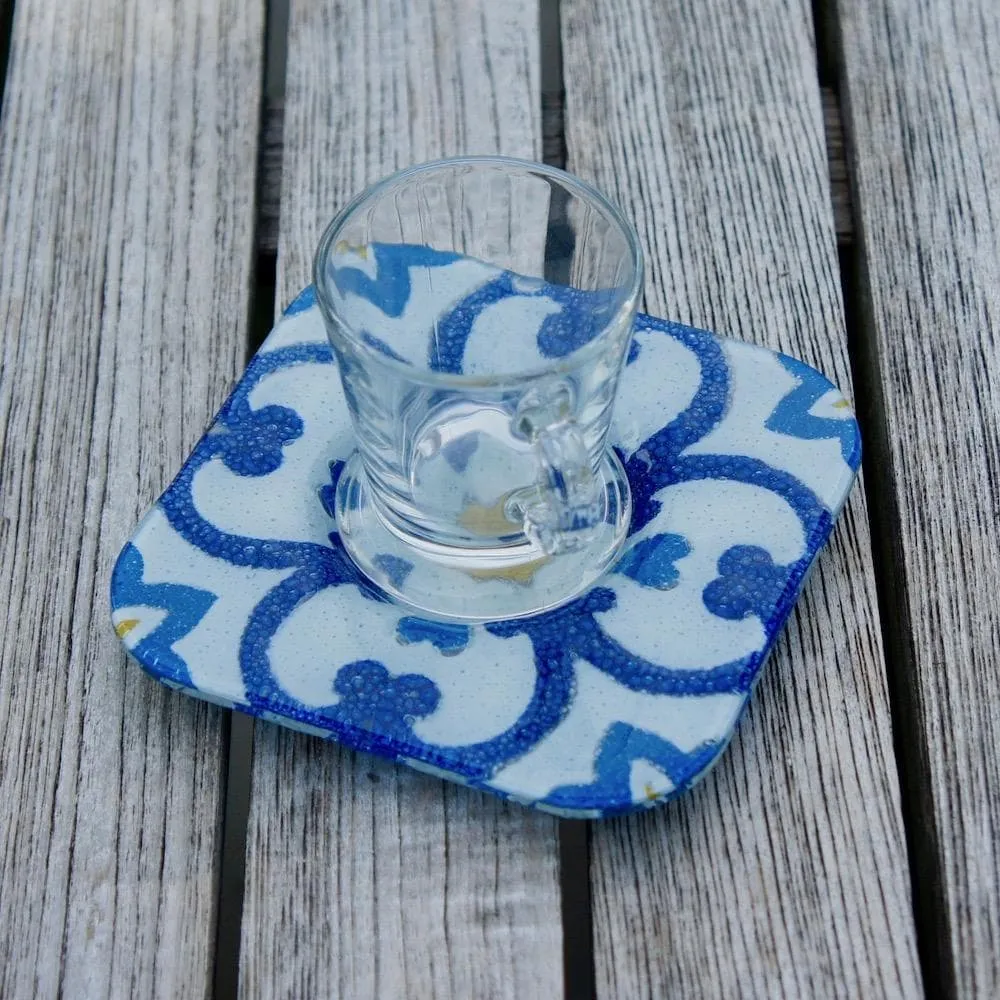 Tasse und Untertasse aus Fusingglas "Azulejos"