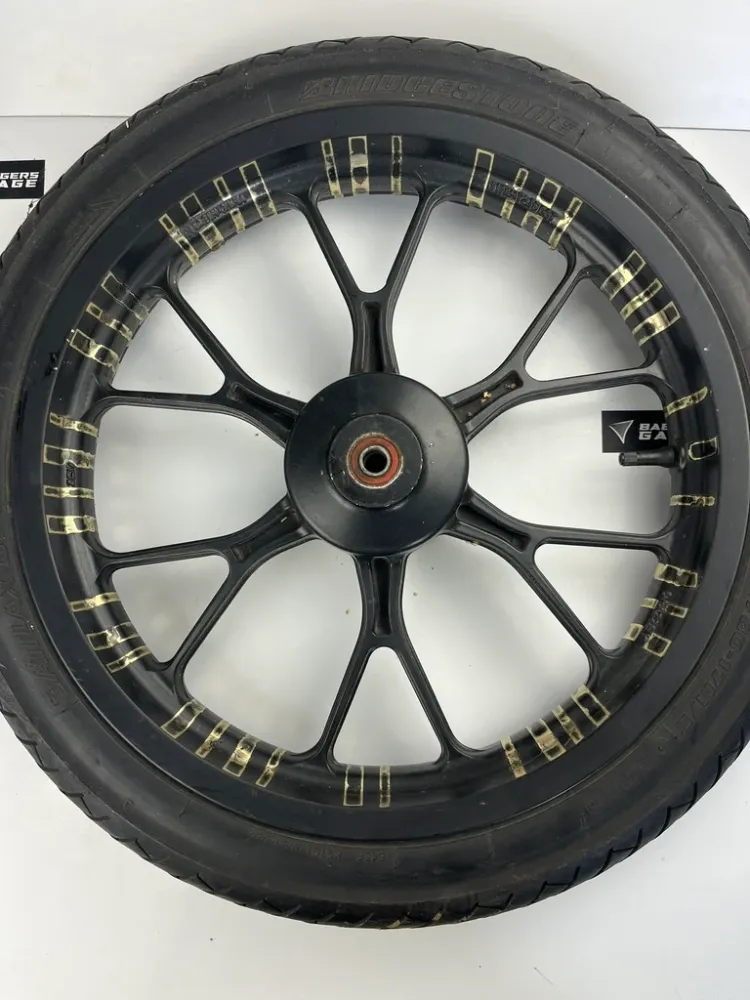 vordere Gussfelge mit Reifen, Derbi/Aprilia ab 2011, 100/80-17, 15mm Achsdurchmesser