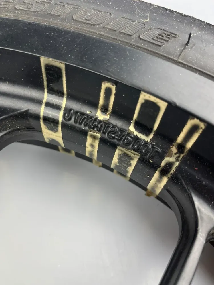 vordere Gussfelge mit Reifen, Derbi/Aprilia ab 2011, 100/80-17, 15mm Achsdurchmesser