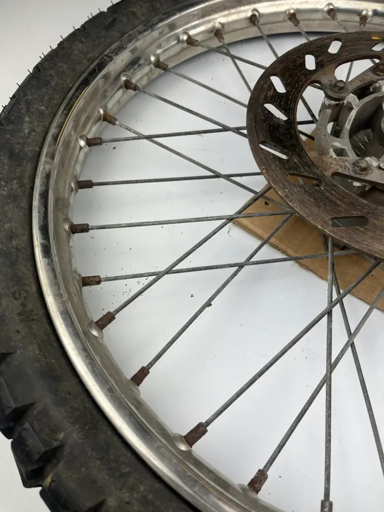 vordere Speichenfelge mit Stollenreifen, Derbi/Aprilia/Gilera, 80/90-21, 12mm Achsdurchmesser