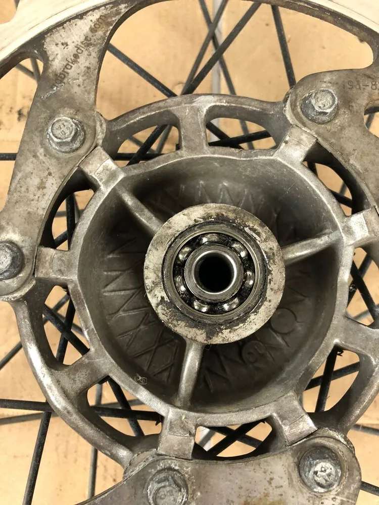 vordere Speichenfelge mit Stollenreifen, Derbi/Aprilia/Gilera, 80/90-21, 12mm Achsdurchmesser