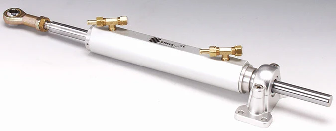 Zylinder für Innenbordmotor. Maximaler Druck 111 kg