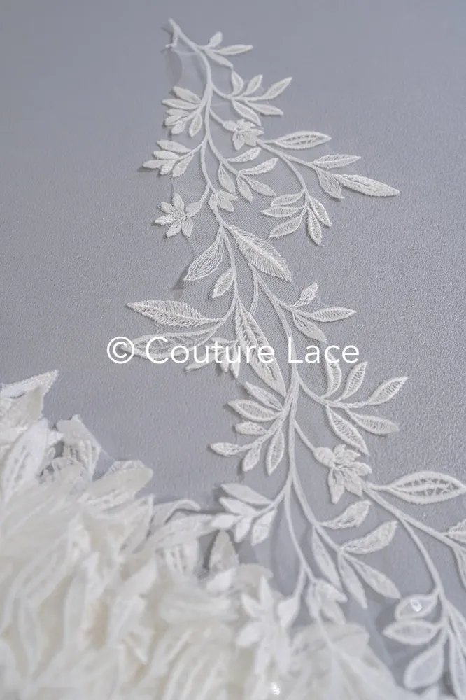 Brautspitze Borte mit Pailletten/ Spitzenborte off-white/ Braut Spitzenborte/ Spitzenborte für Brautkleid// T24-022