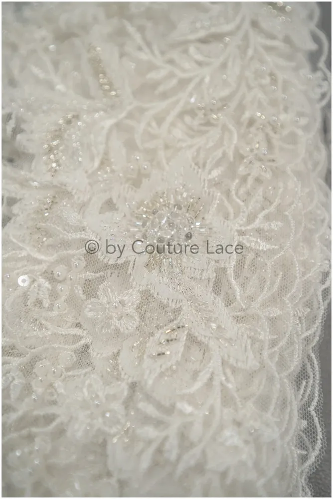 Brautspitze Borte mit Perlen & Pailletten/ Spitzenborte off-white / Braut Borte/ Spitzenborte für Brautkleid// T24-120