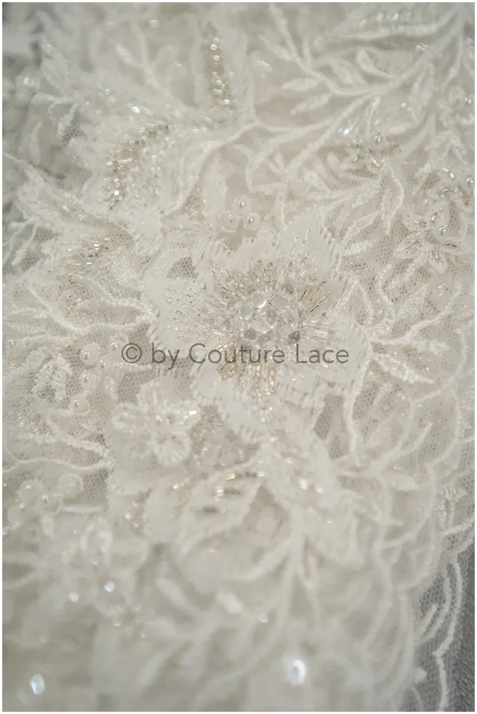 Brautspitze Borte mit Perlen & Pailletten/ Spitzenborte off-white / Braut Borte/ Spitzenborte für Brautkleid// T24-120