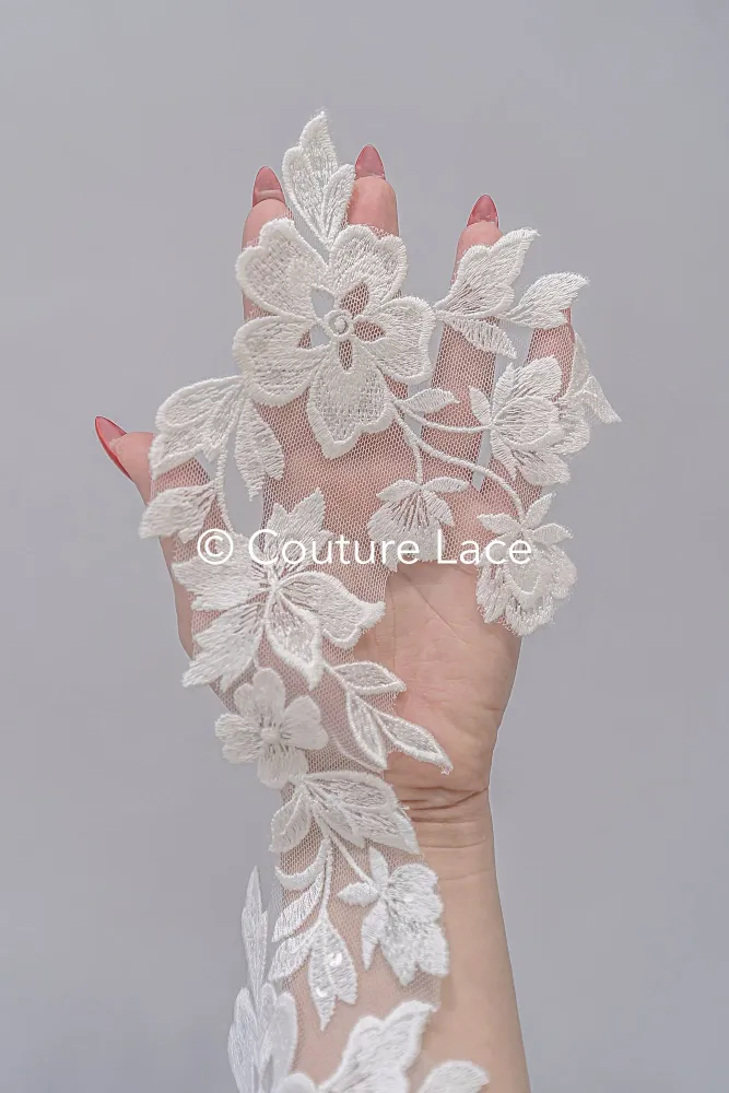 Feine Brautspitzen-Borte Blumenmuster/ Blumige Spitzen-Kante für Brautkleider // T25-235
