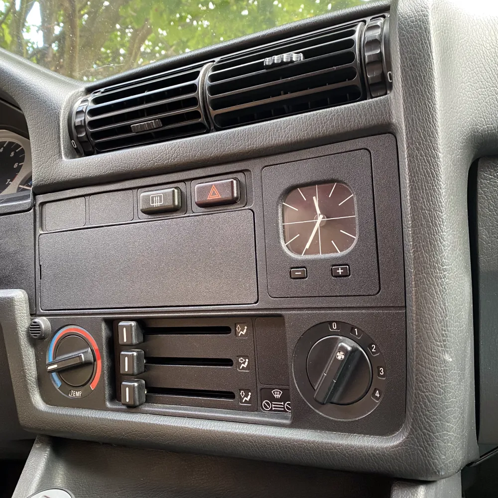 BMW E30 Radioblende Botter Manufacturing Inc.