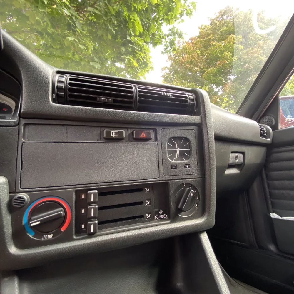 BMW E30 Radioblende Botter Manufacturing Inc.