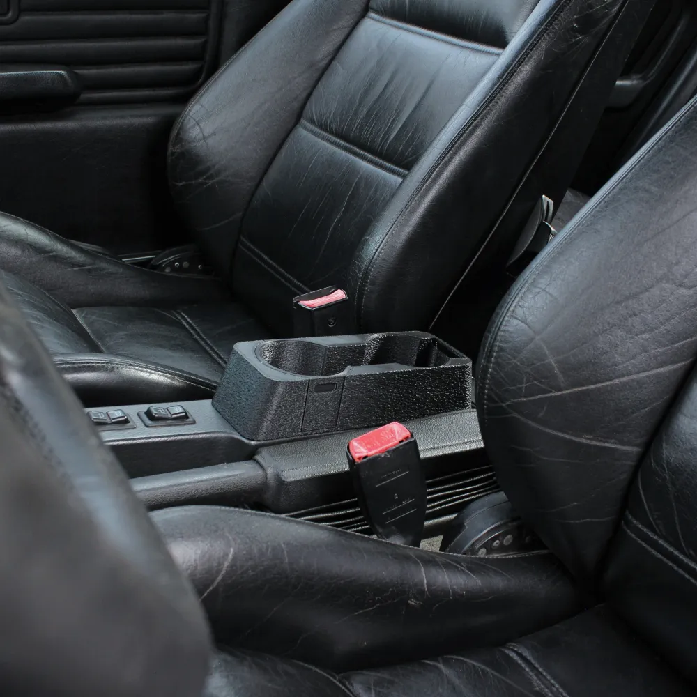 Getränkehalter für die Mittelkonsole des BMW E30 mit verstecktem Stauraum Botter Manufacturing Inc.