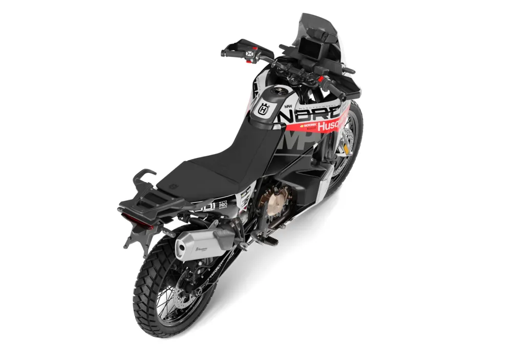 HUSQVARNA Norden 901 DEKOR - „P1“ (Schwarz/Rot)
