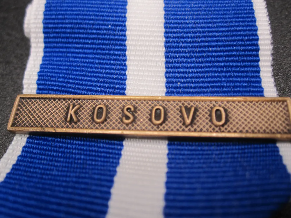 H.W. - - KOSOVO NATO Einsatzmedaille Bundeswehr FORMER YUGOSLAVIA SFOR KFOR ISAF