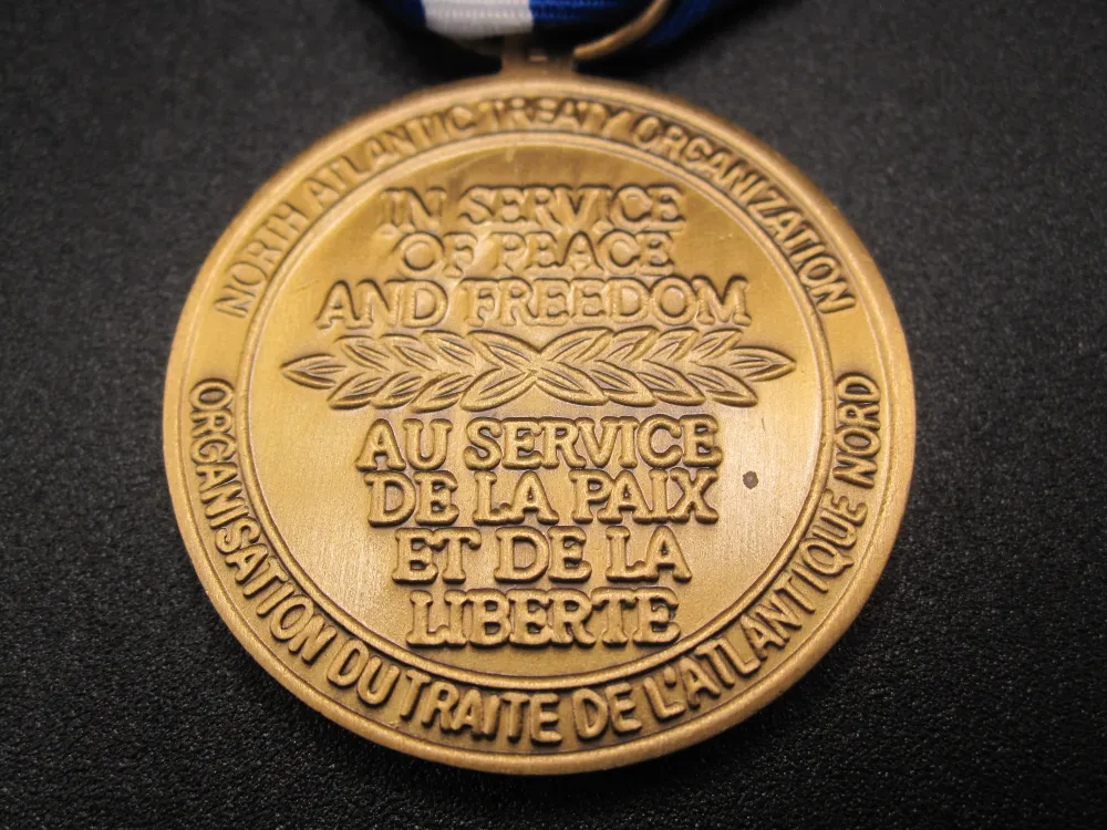 H.W. - - KOSOVO NATO Einsatzmedaille Bundeswehr FORMER YUGOSLAVIA SFOR KFOR ISAF