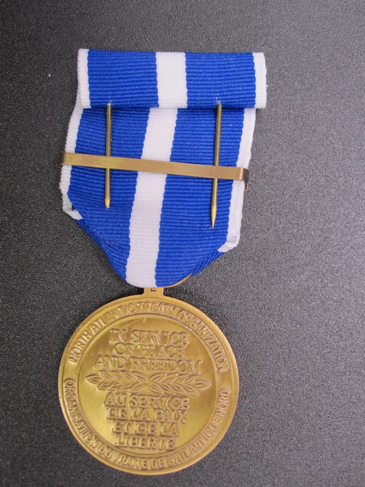 H.W. - - KOSOVO NATO Einsatzmedaille Bundeswehr FORMER YUGOSLAVIA SFOR KFOR ISAF