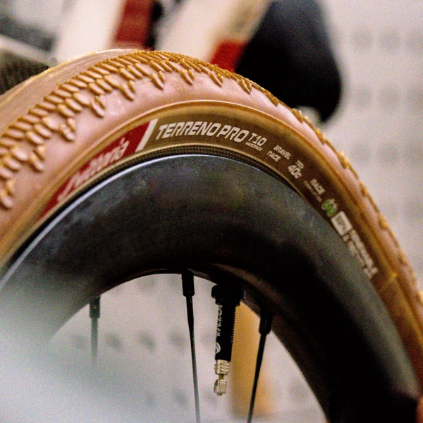 Reifen VITTORIA TERRENO PRO T10 Hardpack Gravel Race 700x45c Tubeless Ready Weich Braun