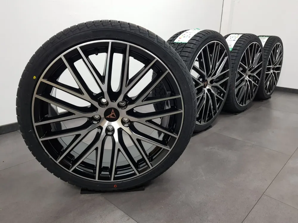 Seat Leon FR 19 Zoll original FR ST Cupra 5F0071490A Pirelli DOT22 Winterreifen