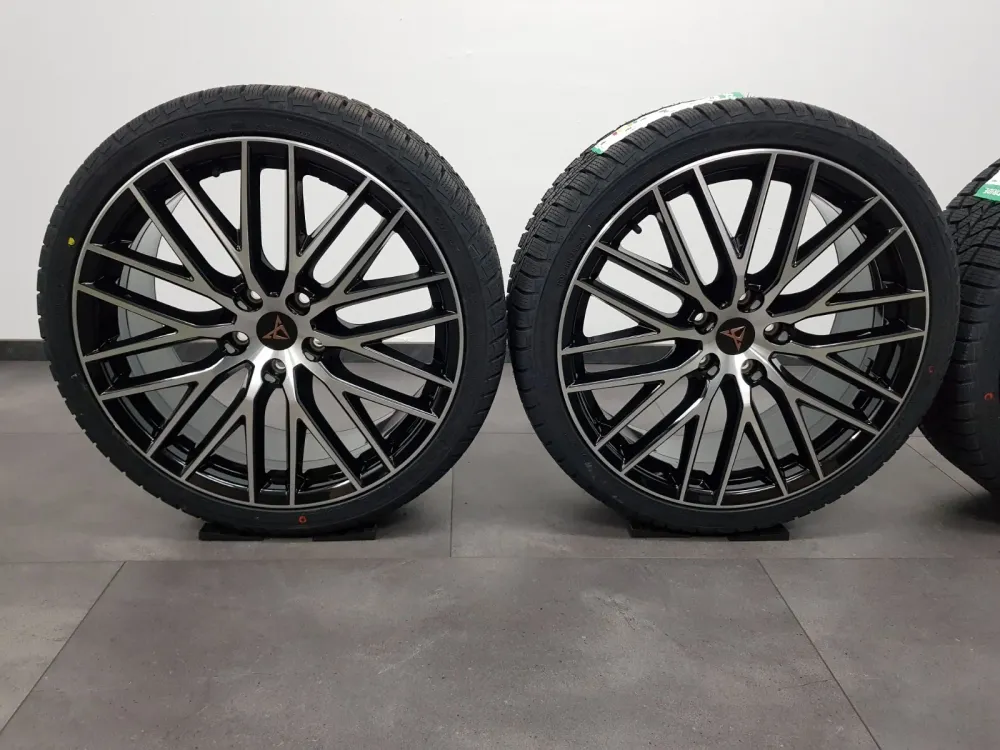 Seat Leon FR 19 Zoll original FR ST Cupra 5F0071490A Pirelli DOT22 Winterreifen