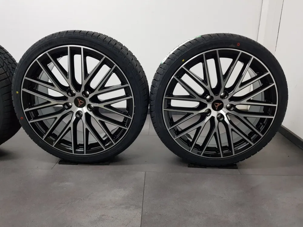 Seat Leon FR 19 Zoll original FR ST Cupra 5F0071490A Pirelli DOT22 Winterreifen