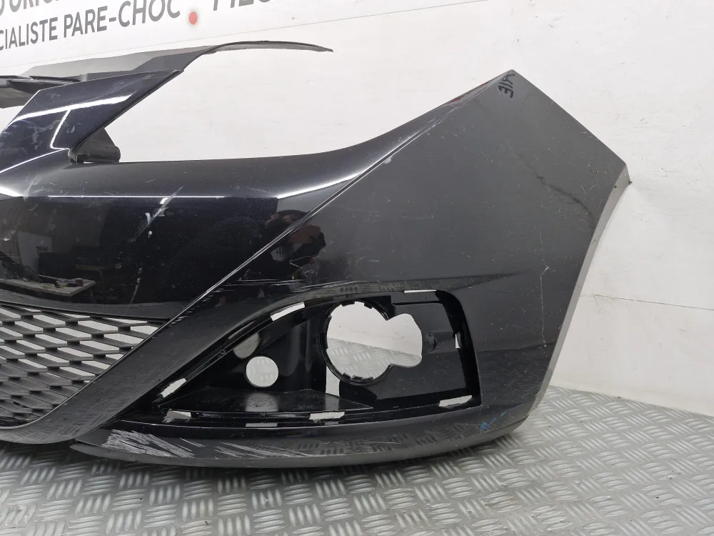 Vorderer Stoßfänger Seat Ibiza 4 Phase 1 (05/2008 bis 01/2012) – Originalgebrauchtteil mit Sensoren und Scheinwerferreinig...