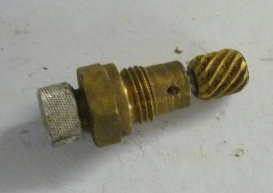Tachoantrieb, Tachoritzelführung, Messing, 11 Zähne, Vierkant 2,7 mm, Vespa 125 / 150, NOS