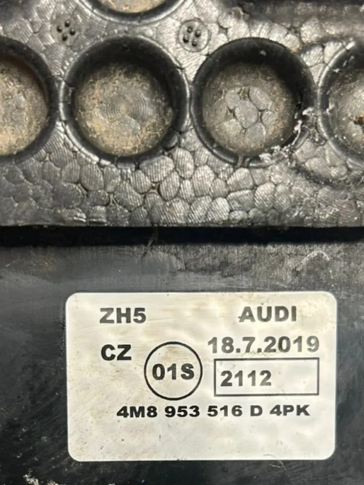 Verkleidung Säule Audi Q8 Cod: 4M8953516D (2018 > 2023)