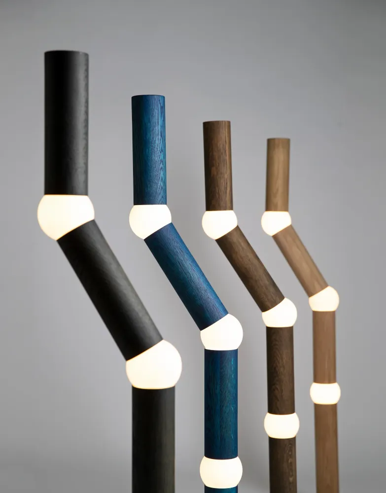 Stehlampe LIGHTBONE schwarzes Eichenholz