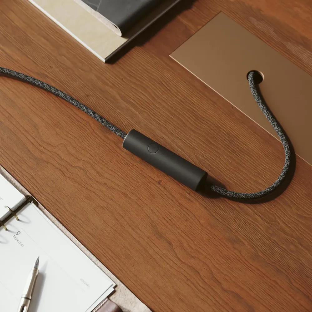 Universaldimmer mit Taster und Erdung für Glüh- und dimmbare LED-Lampen – Schwarz