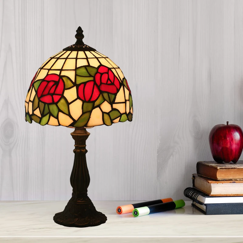 1-flammige Nachttischleuchte im Barockstil mit gewölbtem Kunstglas und Blumenmuster, Nachtbeleuchtung Rot/Rosa für Schlafz...