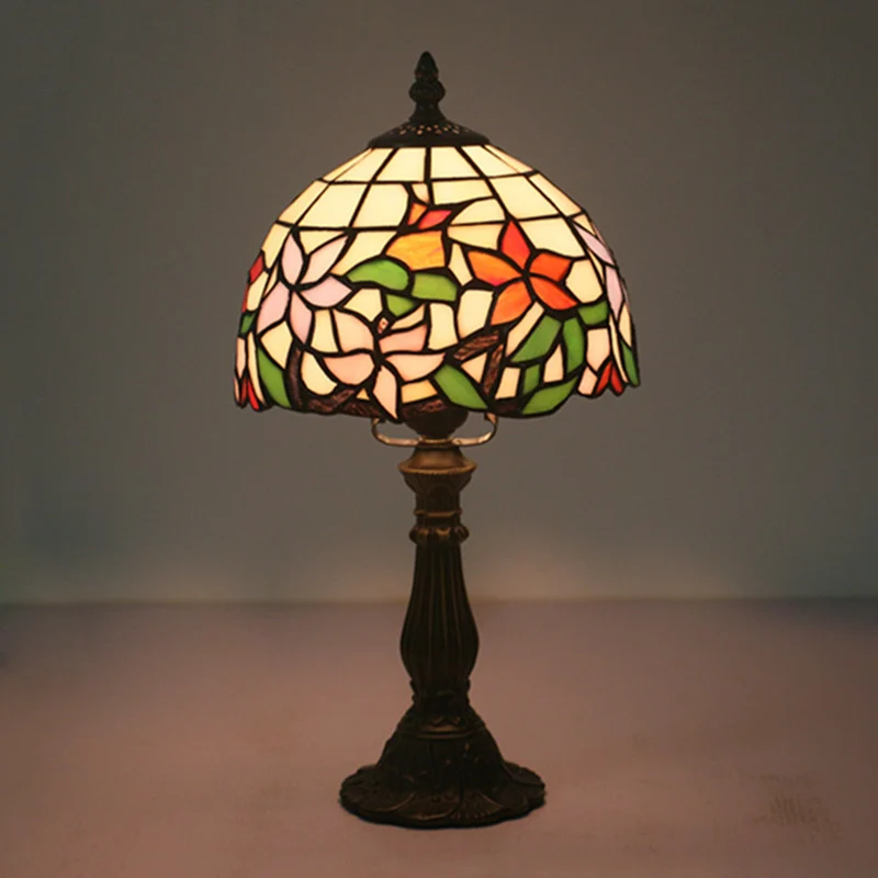 1-flammige Nachttischleuchte im Barockstil mit gewölbtem Kunstglas und Blumenmuster, Nachtbeleuchtung Rot/Rosa für Schlafz...