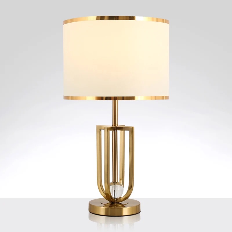 1-flammige Tischleuchte aus Metall mit traditionellem goldenen Schnittrahmen, toller Nachttischlampe mit weißem Stoffschir...