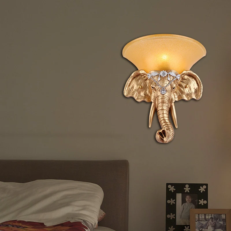 1-flammige Wandleuchte aus Kunstharz im Retro-Stil, goldener Elefantenkopf, Schlafzimmer-Wandleuchte mit ausgestelltem gel...
