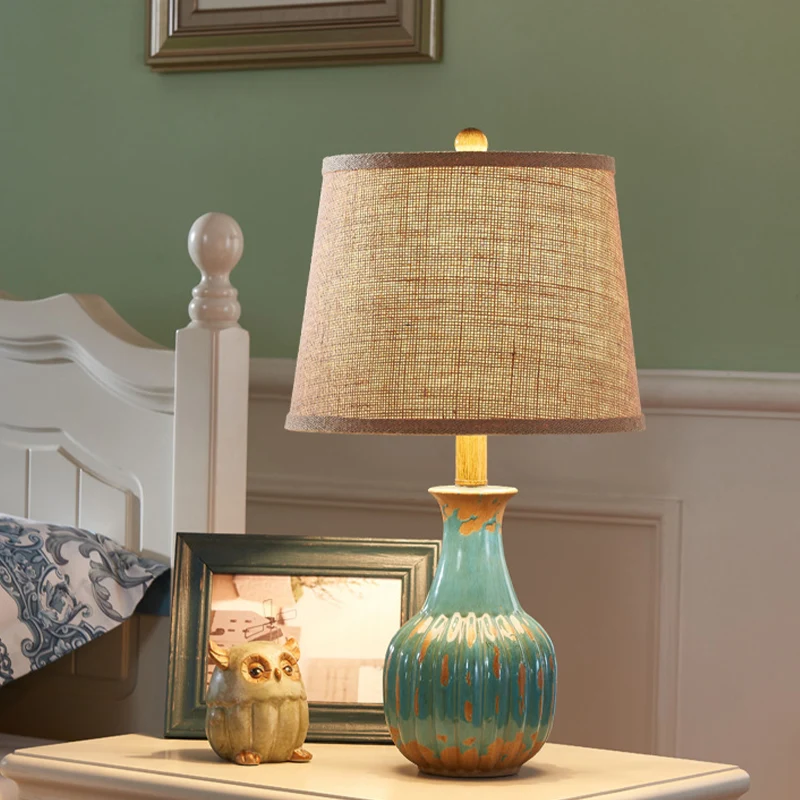1-flammiges Keramik-Nachtlicht im ländlichen Stil, rote/blaue Vase, Schlafzimmer-Nachttischlampe mit konischem Trommel-Sto...
