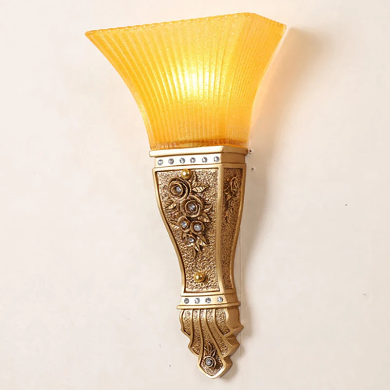 1-Kopf-Wandleuchte im modernen Stil mit ausgestelltem Schirm, Wandleuchte aus gelbem Glas und Kunstharz Gold/Weiß Clearhalo