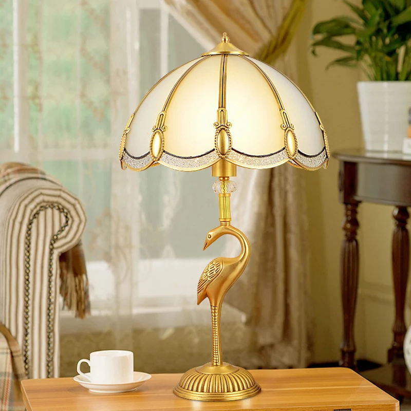 1-Licht-Nachtlampe, Vintage-Schlafzimmer-Tischlampe mit Schüssel-Milchglasschirm und Vogelsockel aus poliertem Messing Cle...