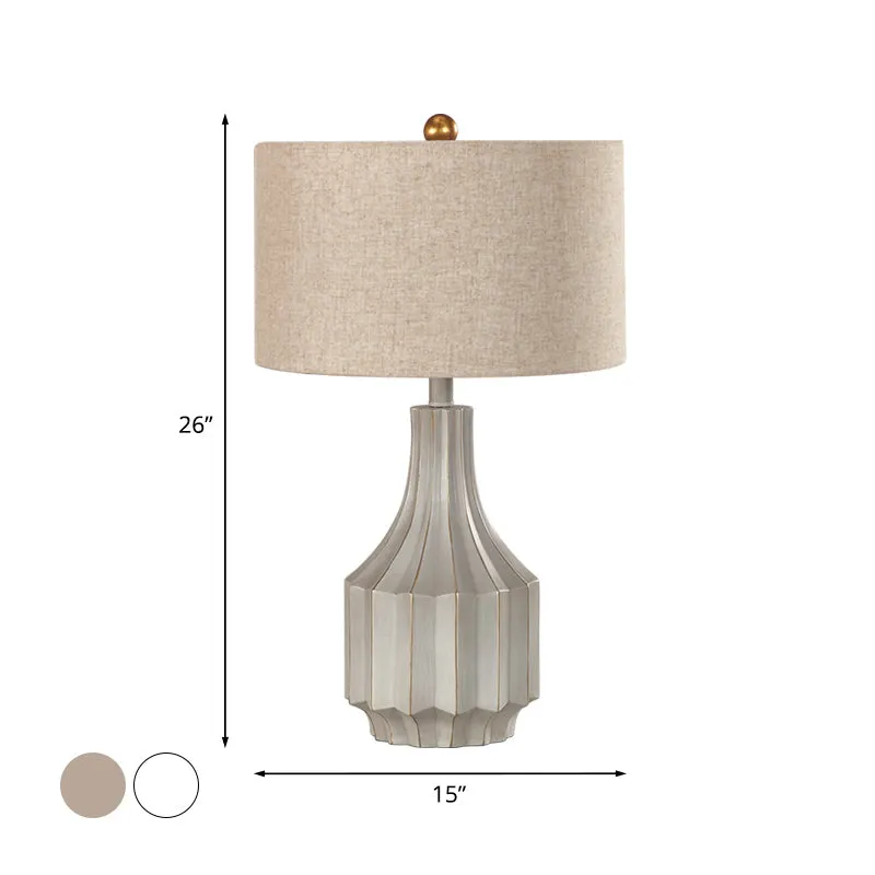 1-Licht-Tischlampe „Trommel“ im Landhausstil, weiß/beige Stoff-Lesebuchbeleuchtung mit geriffeltem Vasensockel Clearhalo