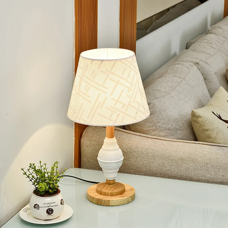 Einzel-Wohnzimmer-Nachttischleuchte, moderne weiße Tischlampe mit fassförmigem Stoffschirm Clearhalo
