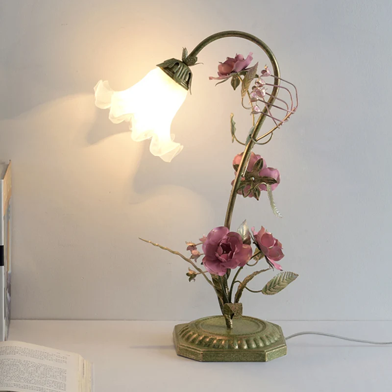 Gefrostete Nachttischlampe aus milchigem Glas mit Rüschen im pastoralen Stil, 1-flammiges Schlafzimmer-Nachtlicht mit grün...