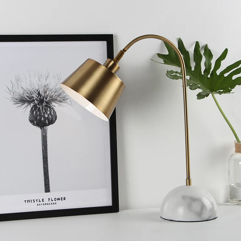Goldfarbene Tischlampe mit konischem Schirm, moderne 1-Kopf-Stehleuchte aus Metall mit Marmorsockel Clearhalo