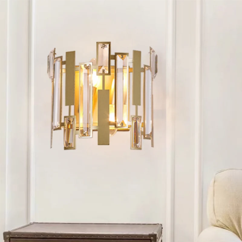 Halbzylindrische Wandleuchte, postmoderner Kristallblock, 1 Licht, goldfarbene Wandleuchte für Wohnzimmer Clearhalo