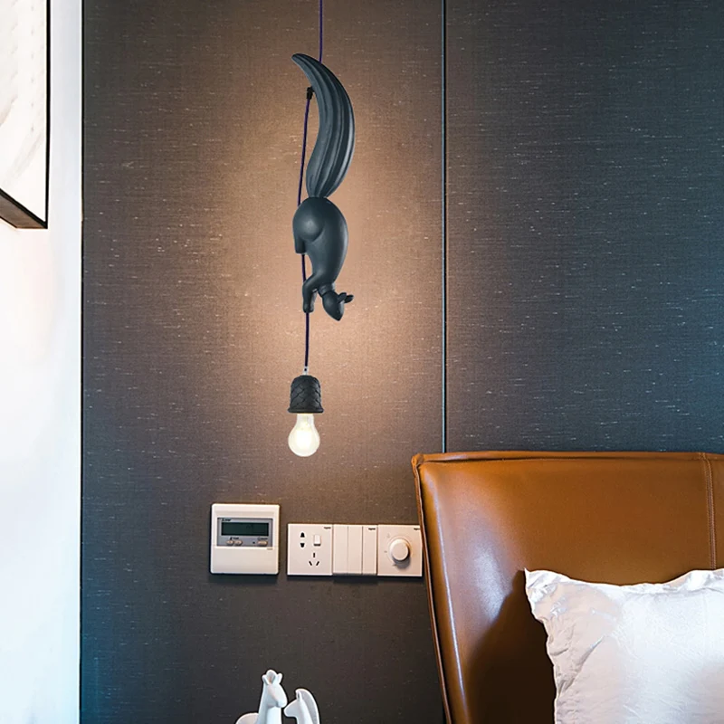 Kunstharz-Deckenleuchte mit Eichhörnchen und Tannenzapfen, 1 Glühbirne, Hängelampe für Esszimmer Clearhalo