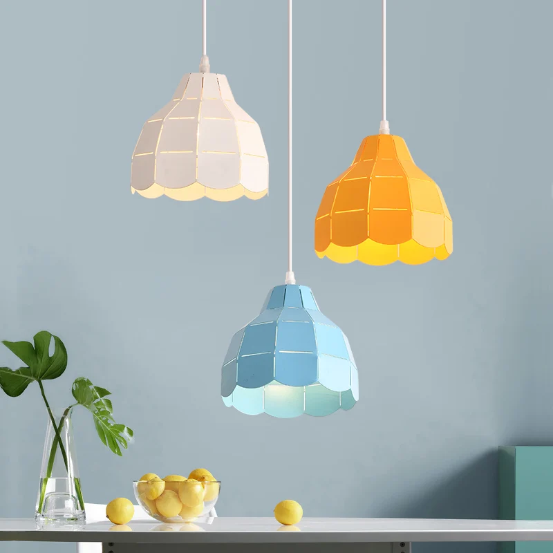 Lasergeschnittene Blumen-Aluminium-Tropfenanhänger-Macaron-Hängeleuchte mit 1 Glühbirne Grün/Gelb/Grau Clearhalo