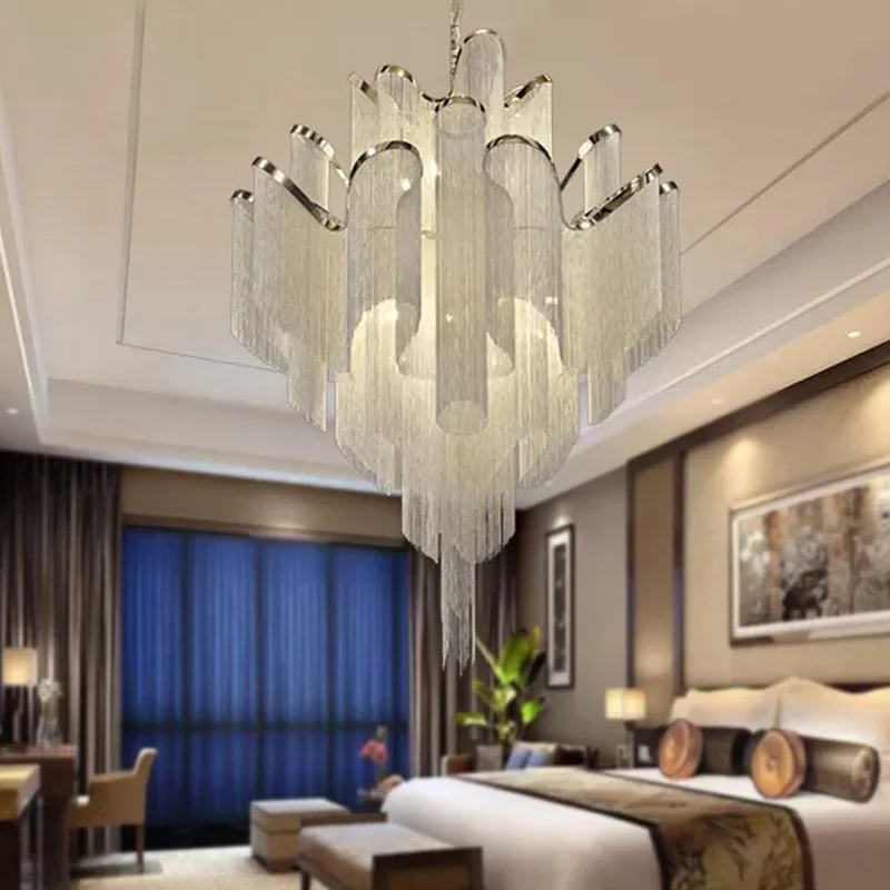 LED-Schlafzimmer-Kronleuchter, modernistische silberne Hängelampe mit abgestuftem Quasten-Aluminiumschirm Clearhalo