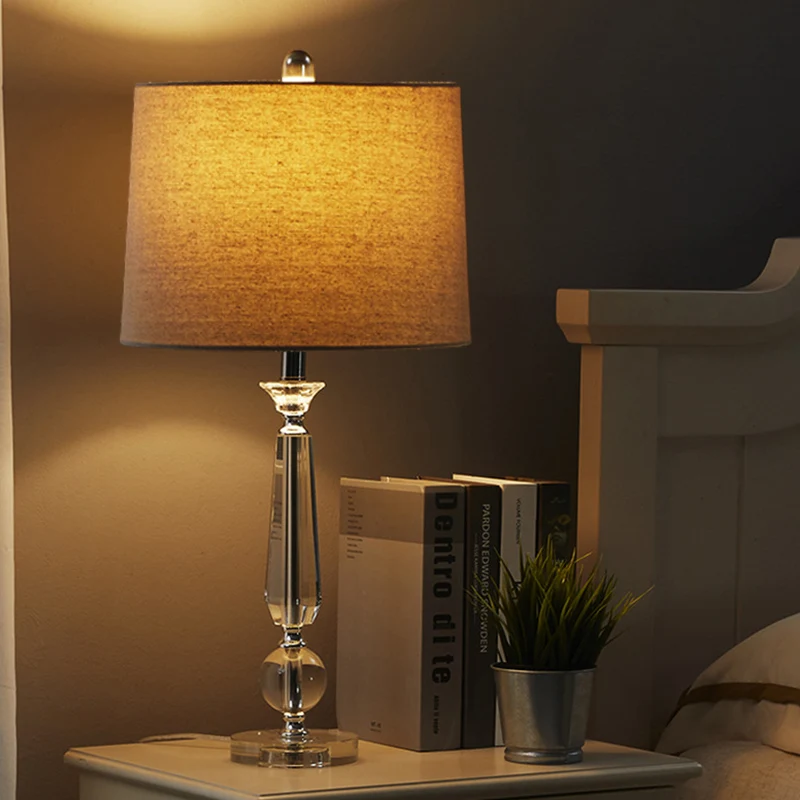 1 Lichttrommel-Nachttischlampe, Traditionalismus, weiß/braun/beige Stoff-Nachttischlampe für Schlafzimmer mit Kristallsock...