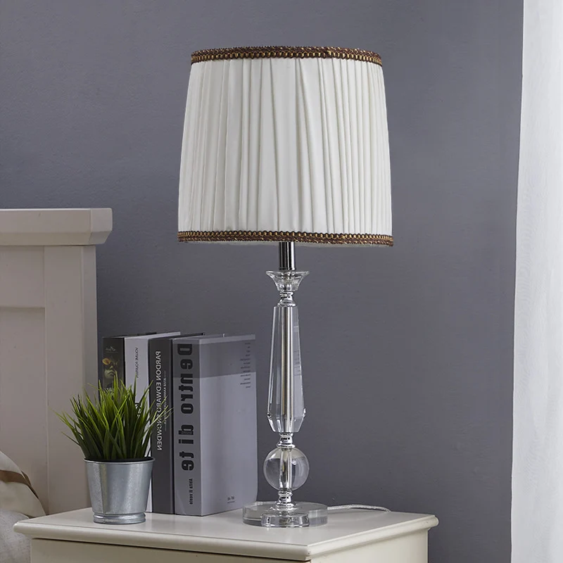 1 Lichttrommel-Nachttischlampe, Traditionalismus, weiß/braun/beige Stoff-Nachttischlampe für Schlafzimmer mit Kristallsock...